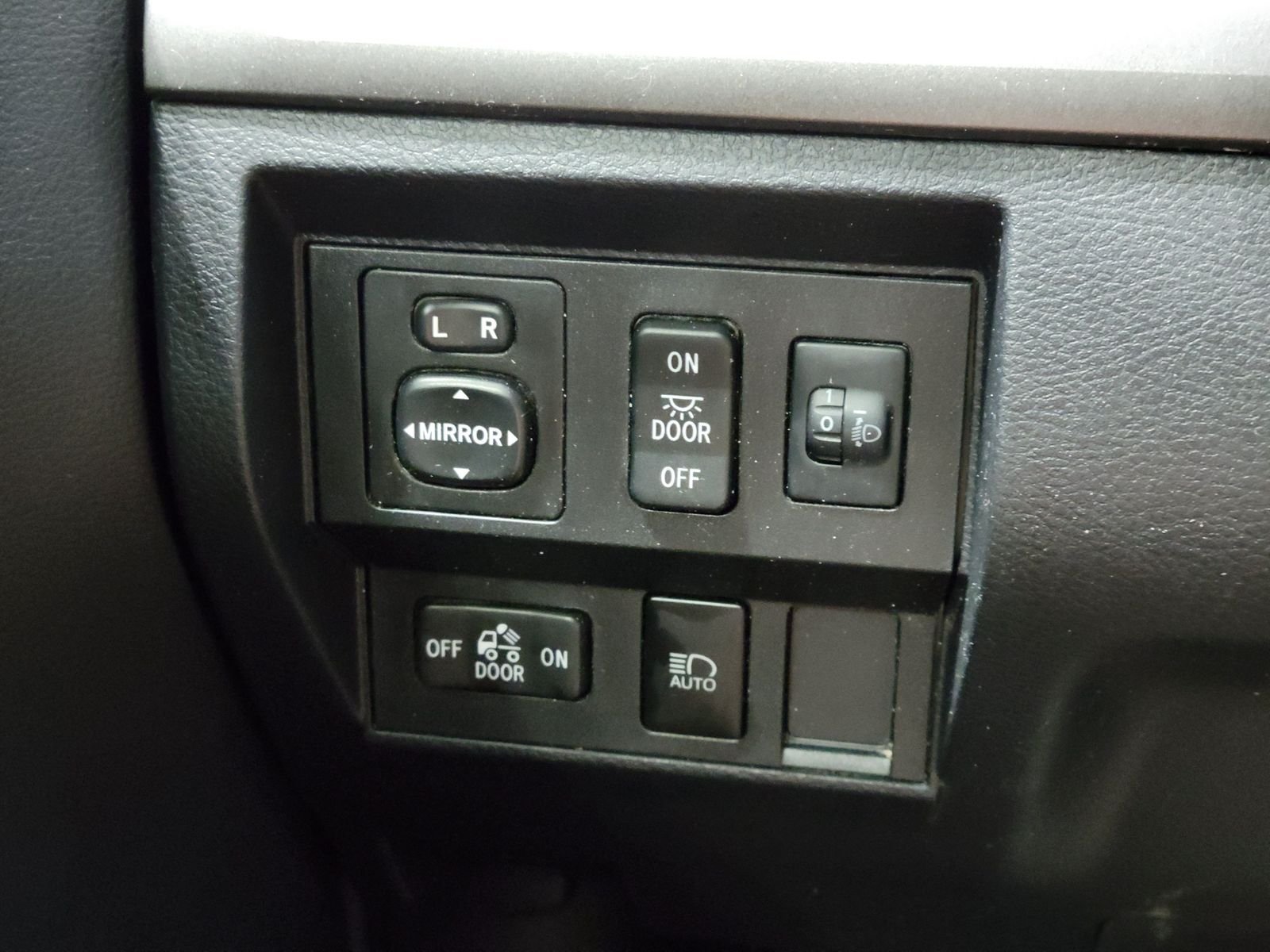 Used 2021 White Toyota SR5 image 14