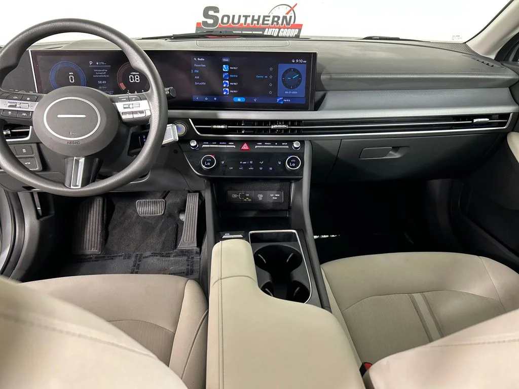 Used 2025 Silver Hyundai SEL image 18