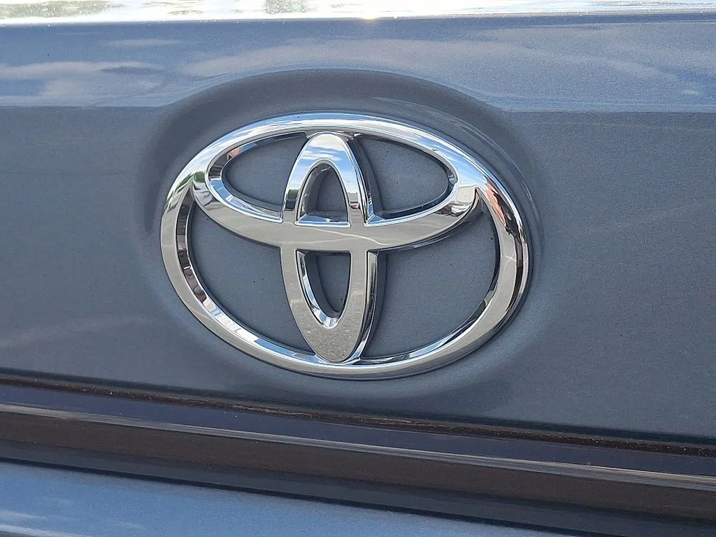 Used 2023  Toyota LE image 31