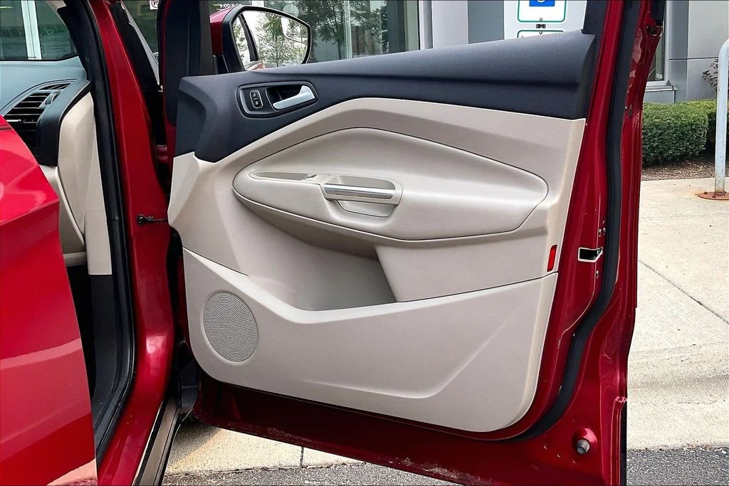 Used 2017 Red Ford SE image 27
