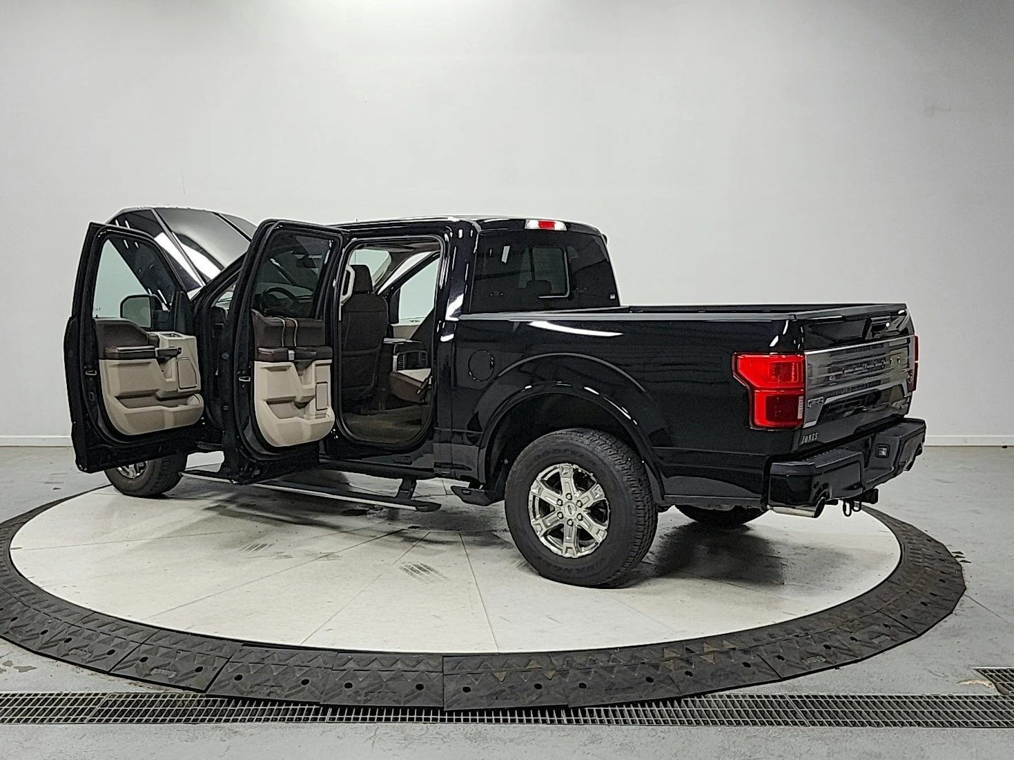Used 2020 Black Ford Limited image 13