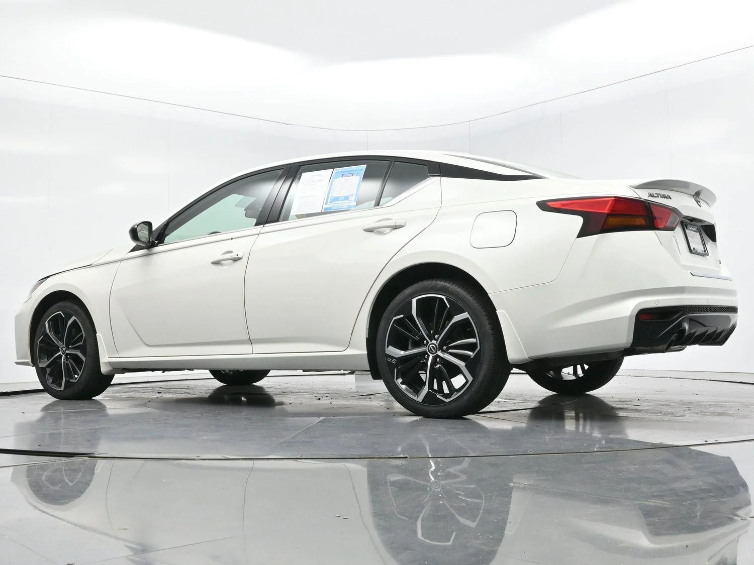 Used 2023 Pearl White Tricoat Nissan 2.5 SR image 44