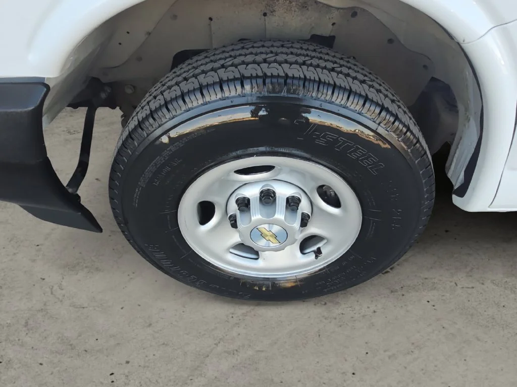 2023 Chevrolet Express Passenger LS - Photo 13