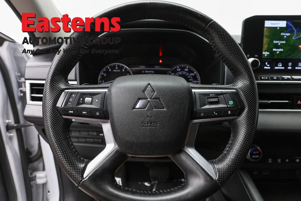 Used 2024 White Mitsubishi SE image 10