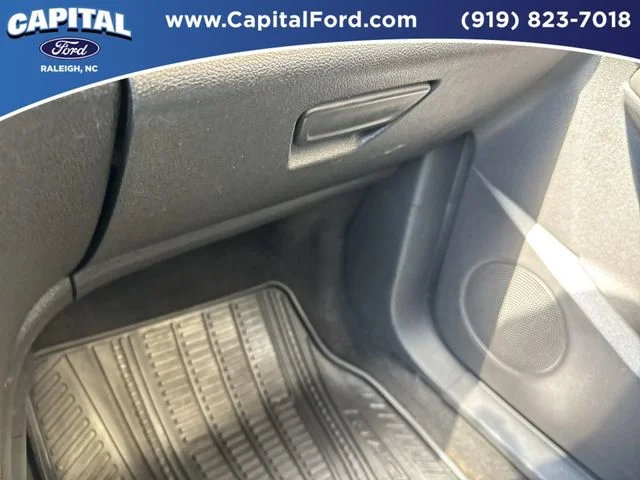 Used 2017 Red Ford SE image 28