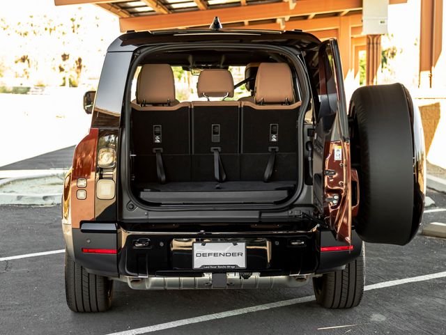 New 2026 Sedona Red Land Rover S image 24