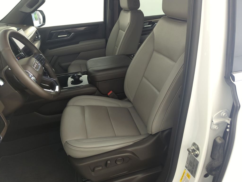 Used 2025 White GMC Elevation image 11