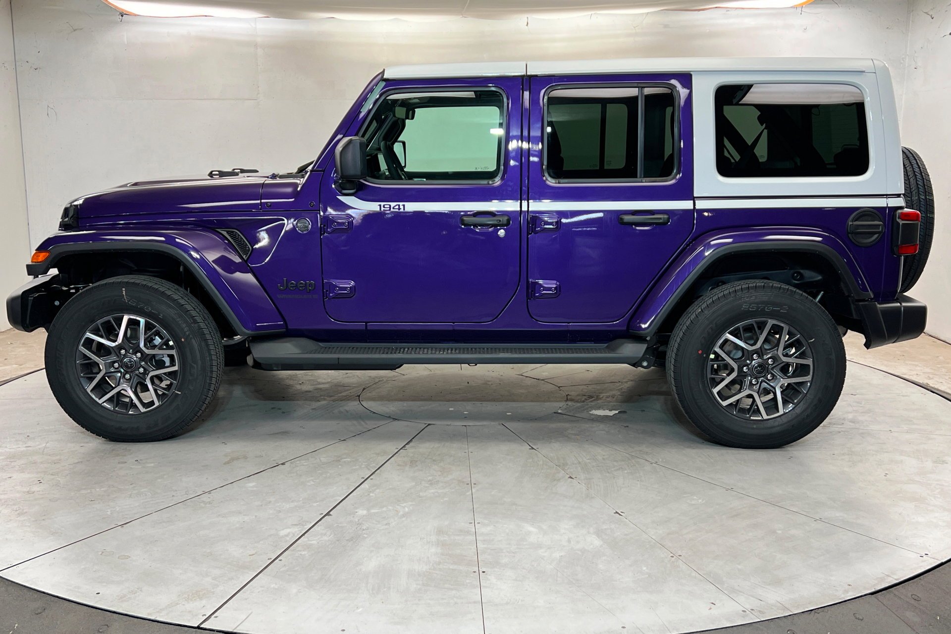 New 2026 Reign Exterior Paint Jeep Sahara image 2