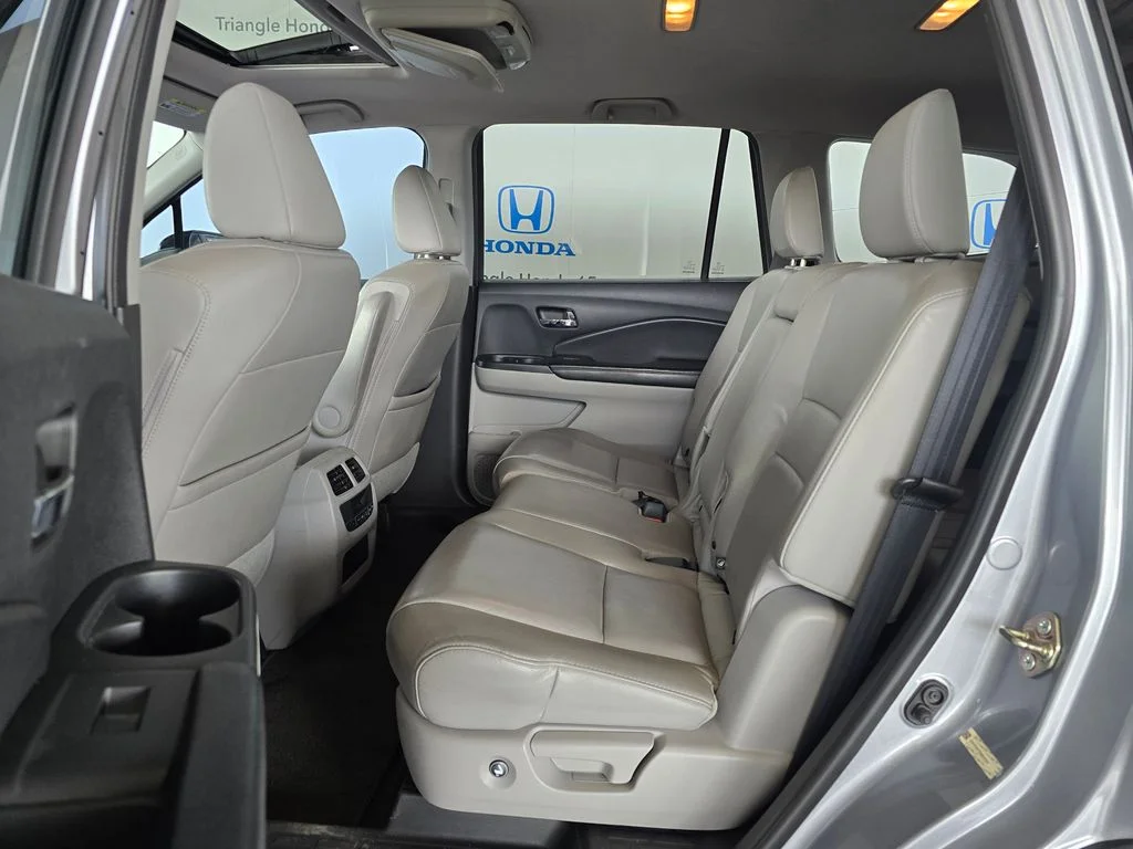 Used 2016 Silver Honda EX-L image 26