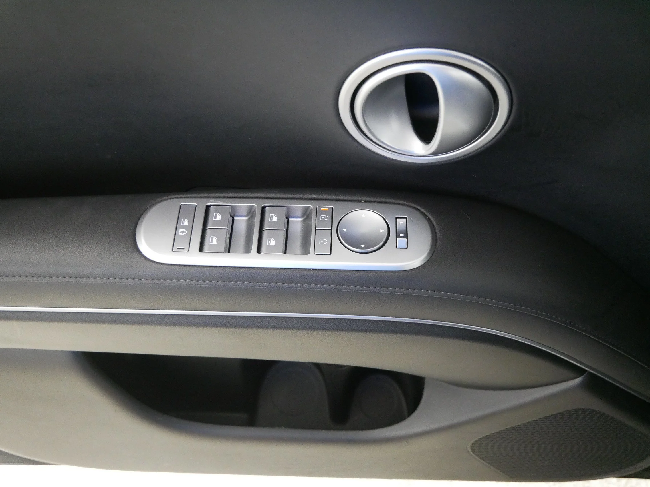 Used 2026 Typhoon Silver Metallic Hyundai SEL Convenience image 19
