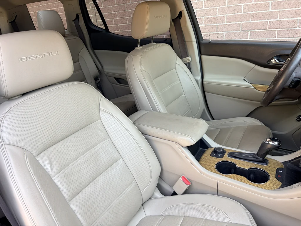 Used 2017 White Frost Tricoat GMC Denali image 20