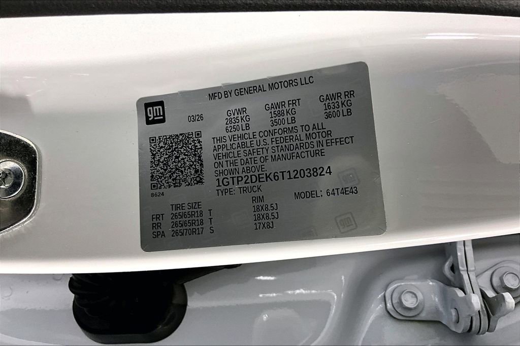 New 2026 Summit White GMC AT4 image 8