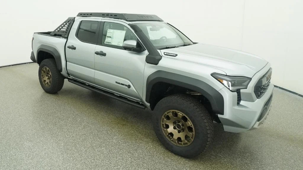 New 2026 Celestial Silver Metallic Toyota Trailhunter image 20