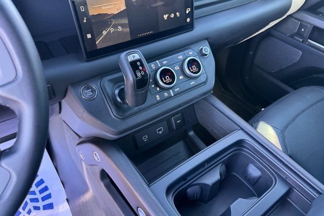 Used 2024  Land Rover X image 20