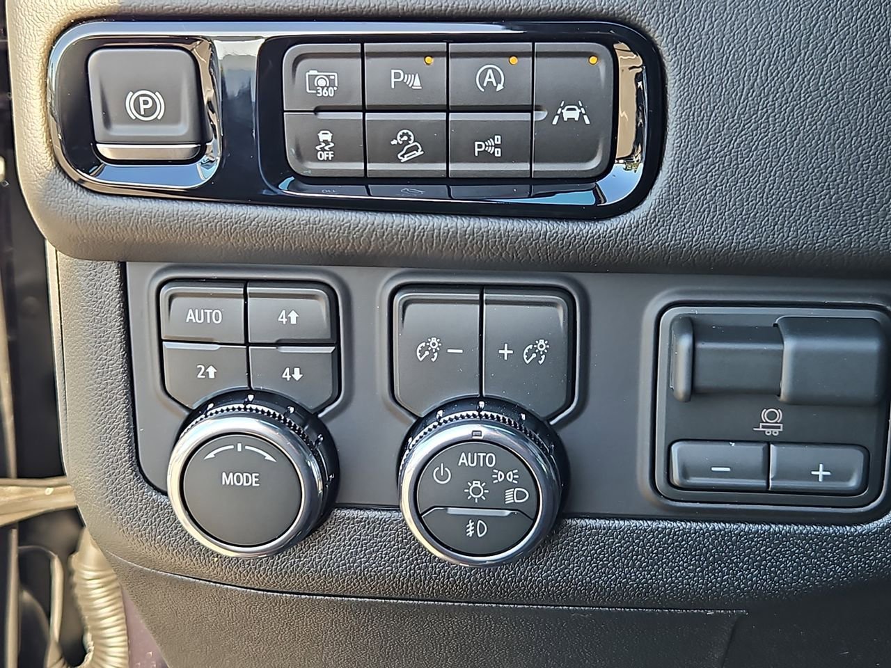 New 2026 Titanium Rush Metallic GMC Denali image 18