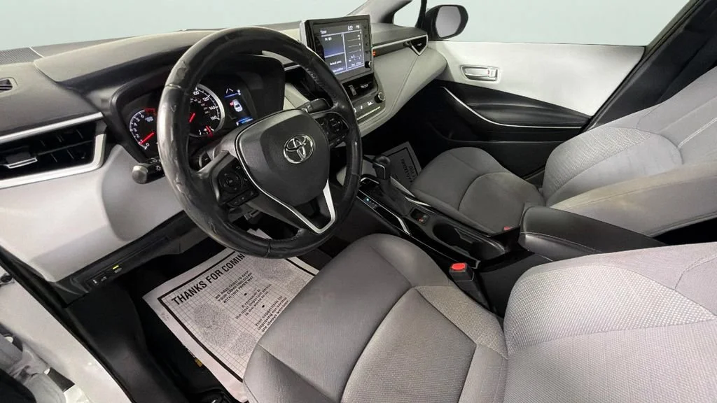 Used 2022 Off-white Toyota SE image 18