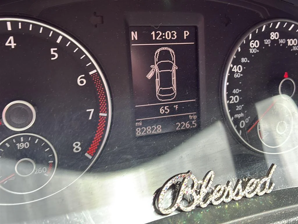 Used 2013 Glacier Blue Metallic Volkswagen SE image 6