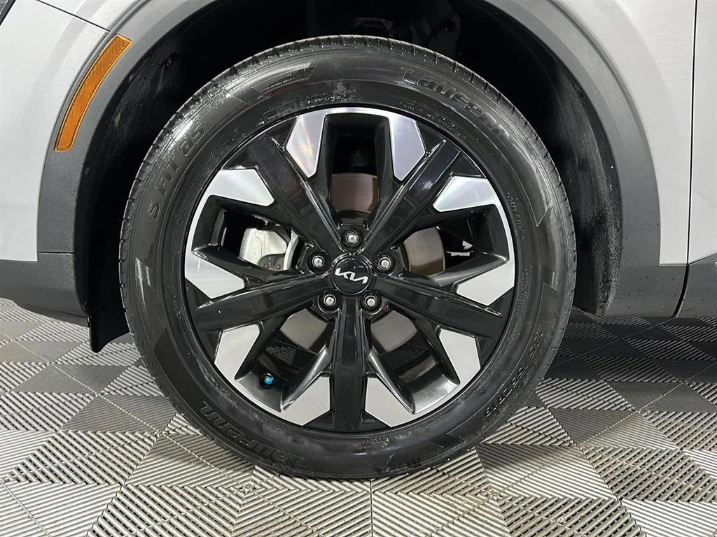Used 2024 Wolf Gray Kia X-Line image 6