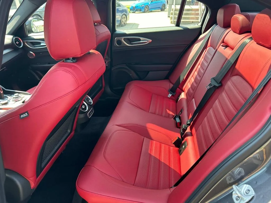 2025 Alfa Romeo Giulia Base - Photo 19