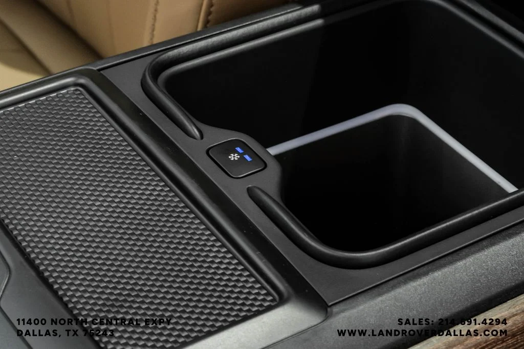 New 2026 Fuji White Land Rover SE image 28
