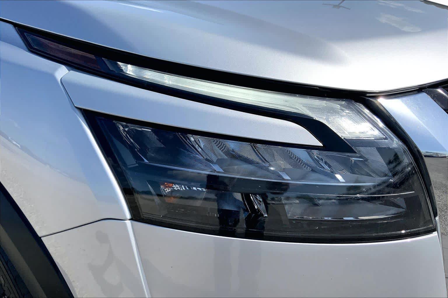 Used 2023 Brilliant Silver Metallic Nissan SV image 27