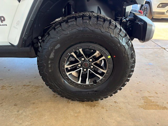 New 2027 Bright White Clearcoat Jeep Rubicon image 16
