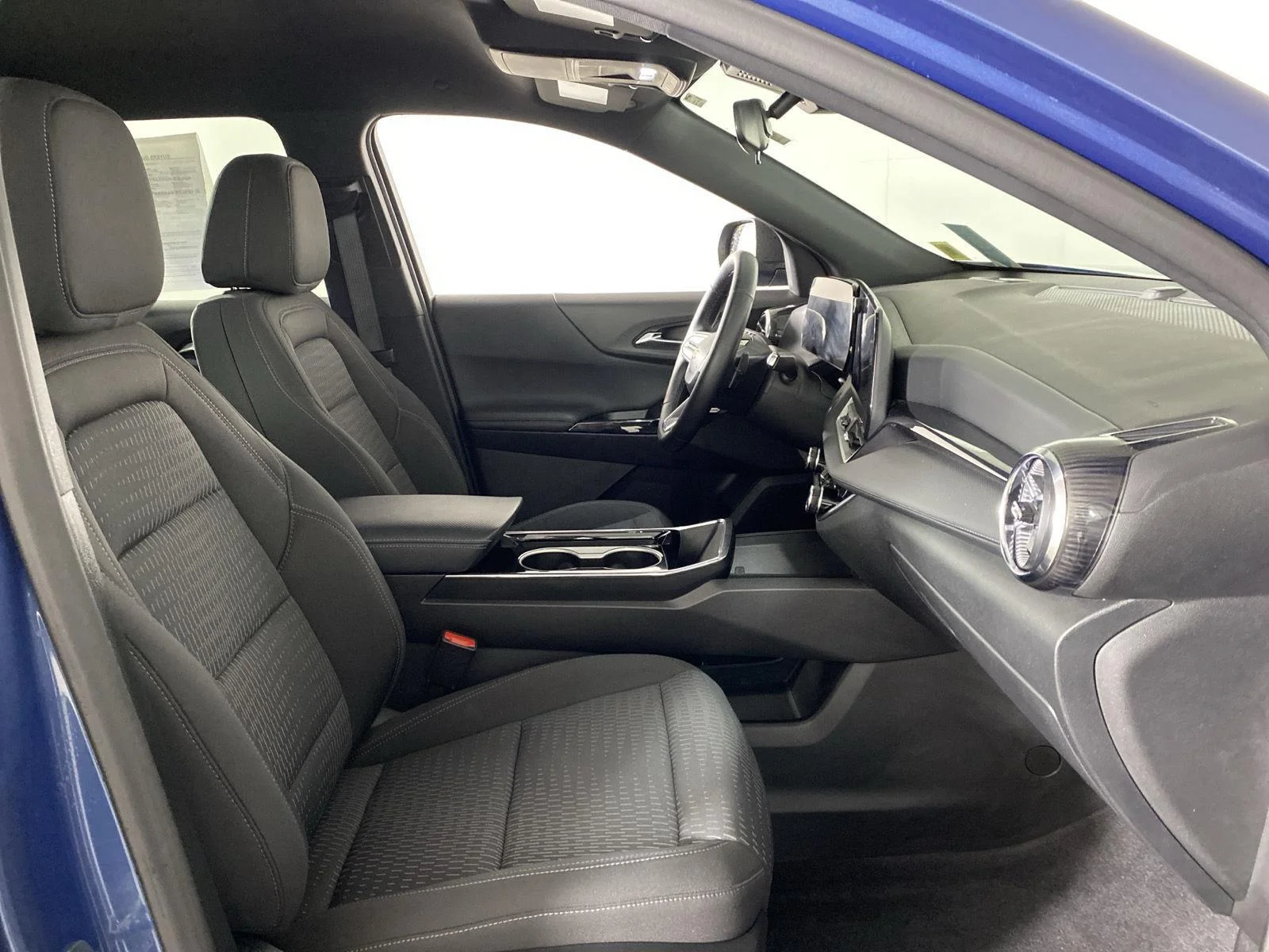 Used 2025 Lakeshore Blue Metallic Chevrolet AWD LT image 25