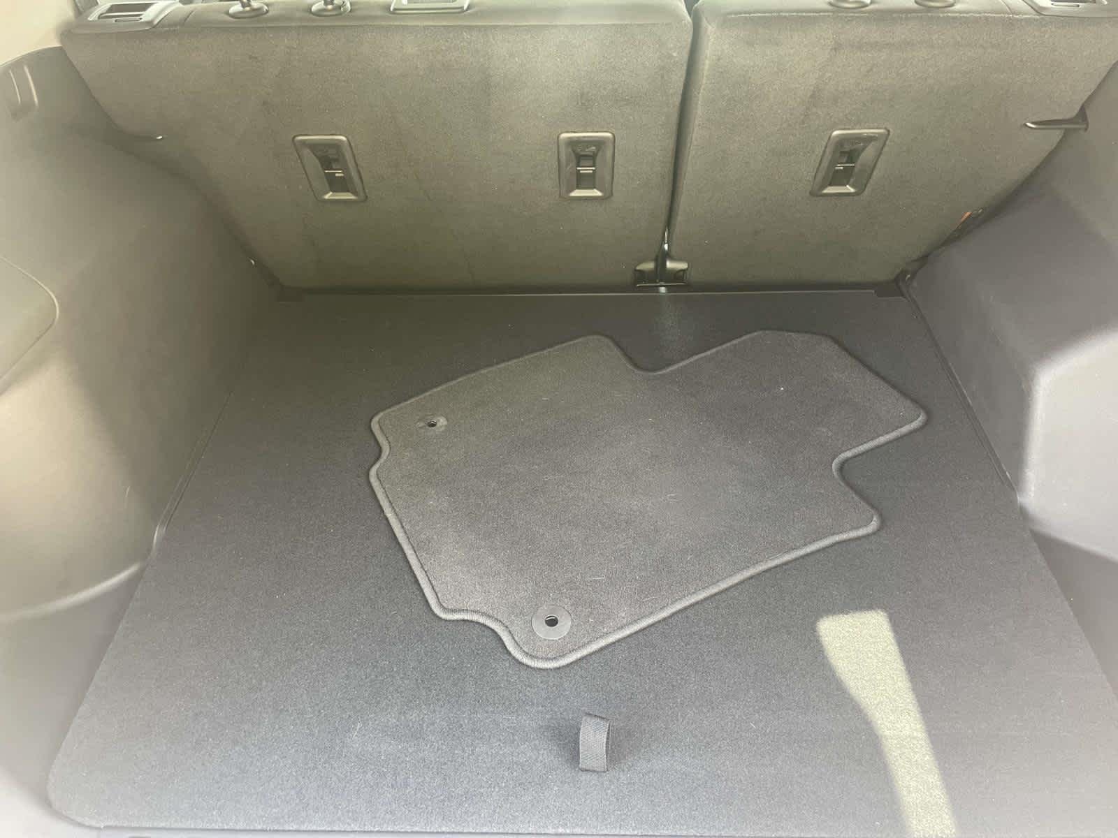 Used 2024 Sterling Metallic GMC SLE image 25