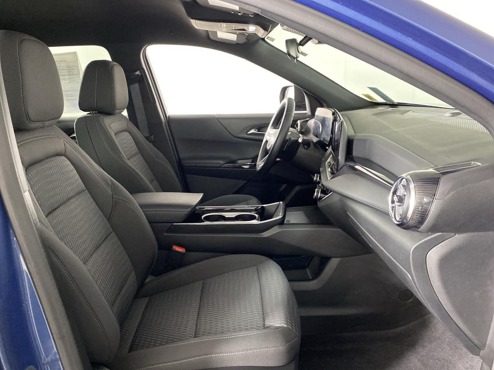 Used 2025 Lakeshore Blue Metallic Chevrolet AWD LT image 25