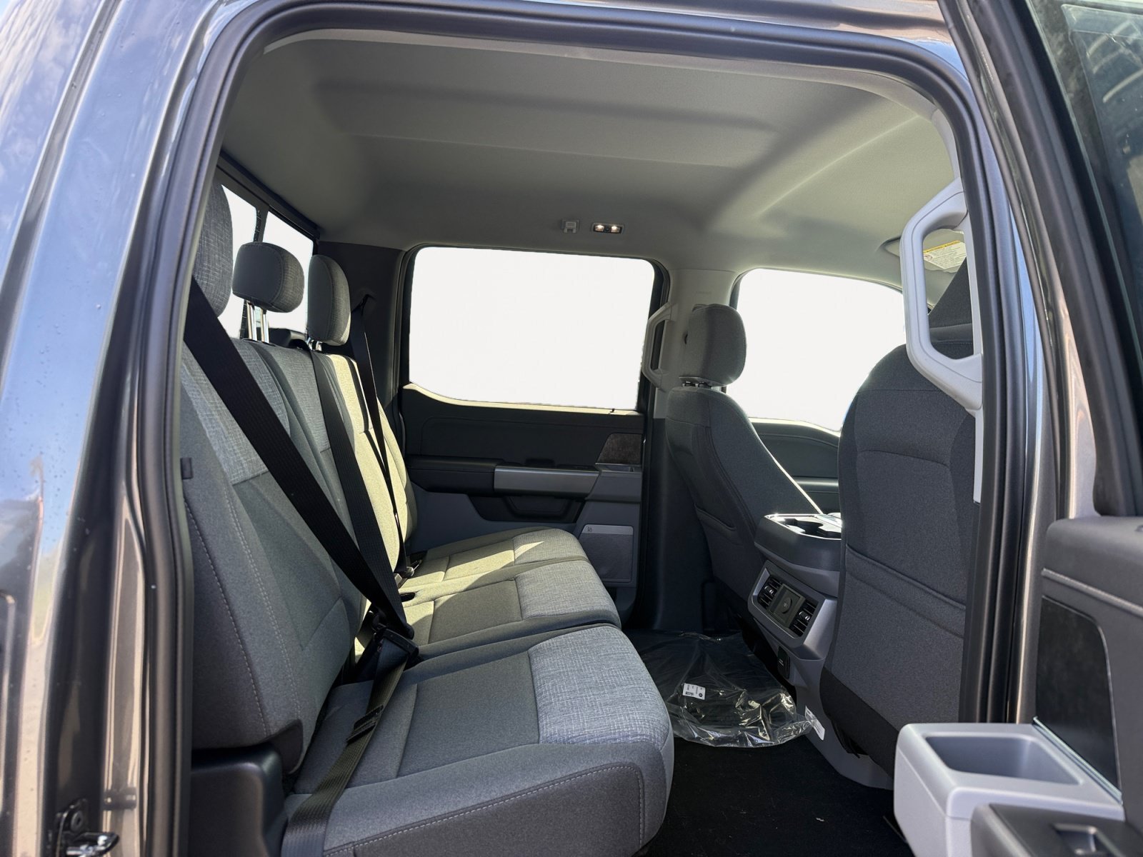 New 2027 Carbonized Gray Metallic Ford F-250® XLT image 18