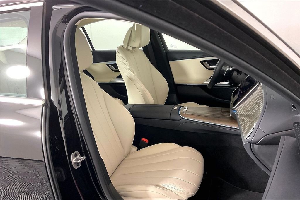 2025 Mercedes-Benz E-Class E350 - Photo 7