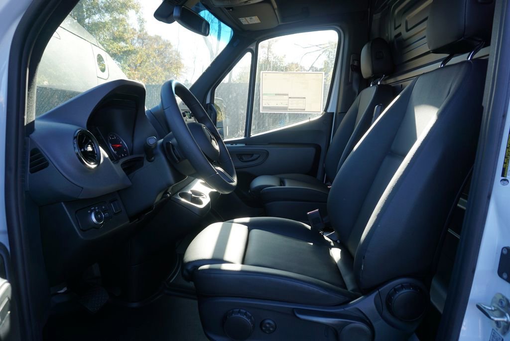 New 2025 Arctic White Mercedes-Benz  image 13