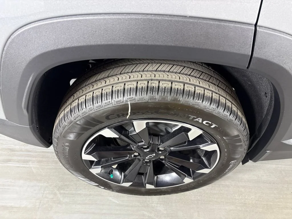 2027 Chevrolet Equinox RS - Photo 13