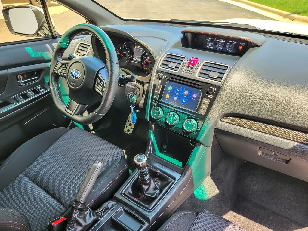 Used 2020 White Subaru Base image 21