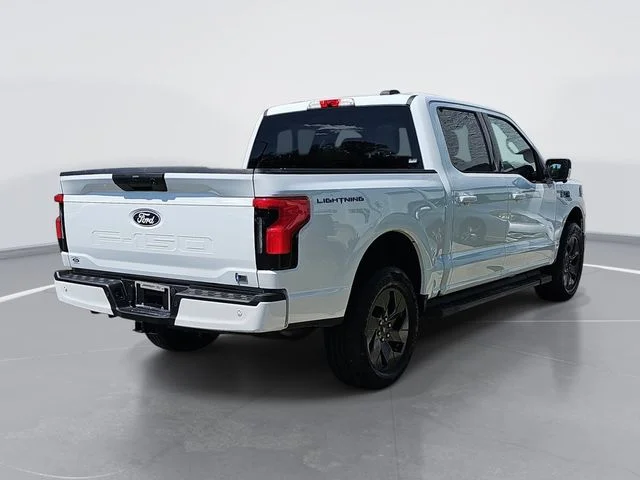 Used 2025 White Ford Flash image 3