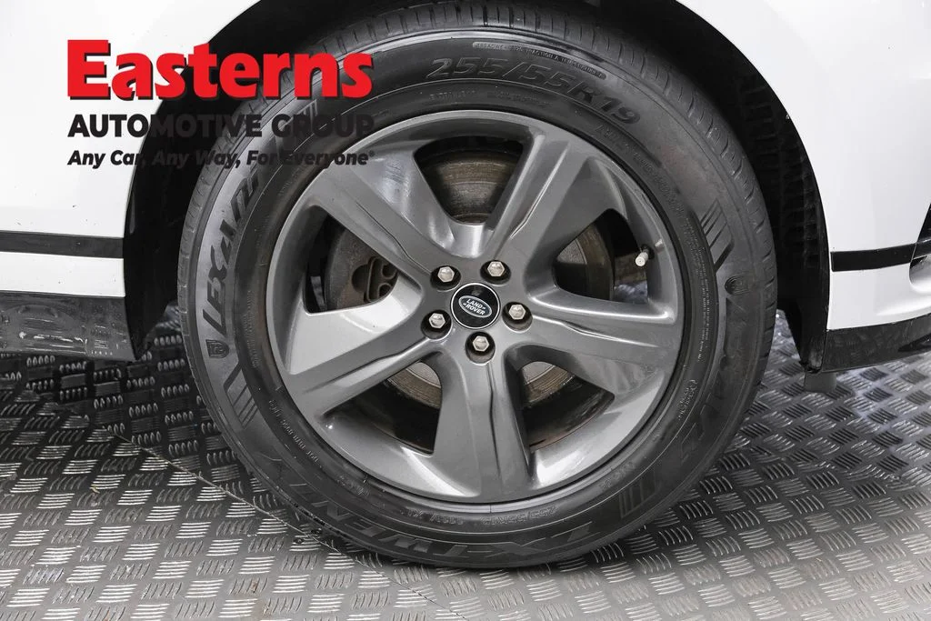 Used 2022 White Land Rover P250 R-Dynamic S image 31
