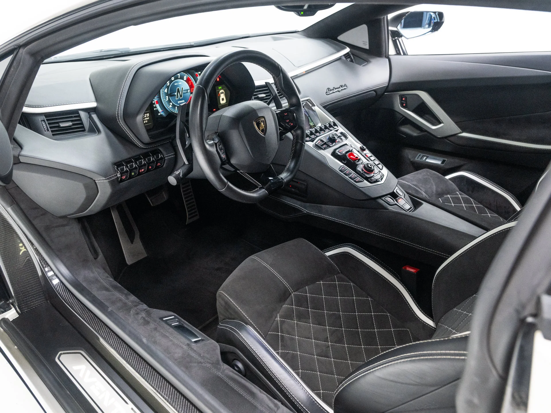 Used 2018 Bianco Isis Lamborghini  image 30