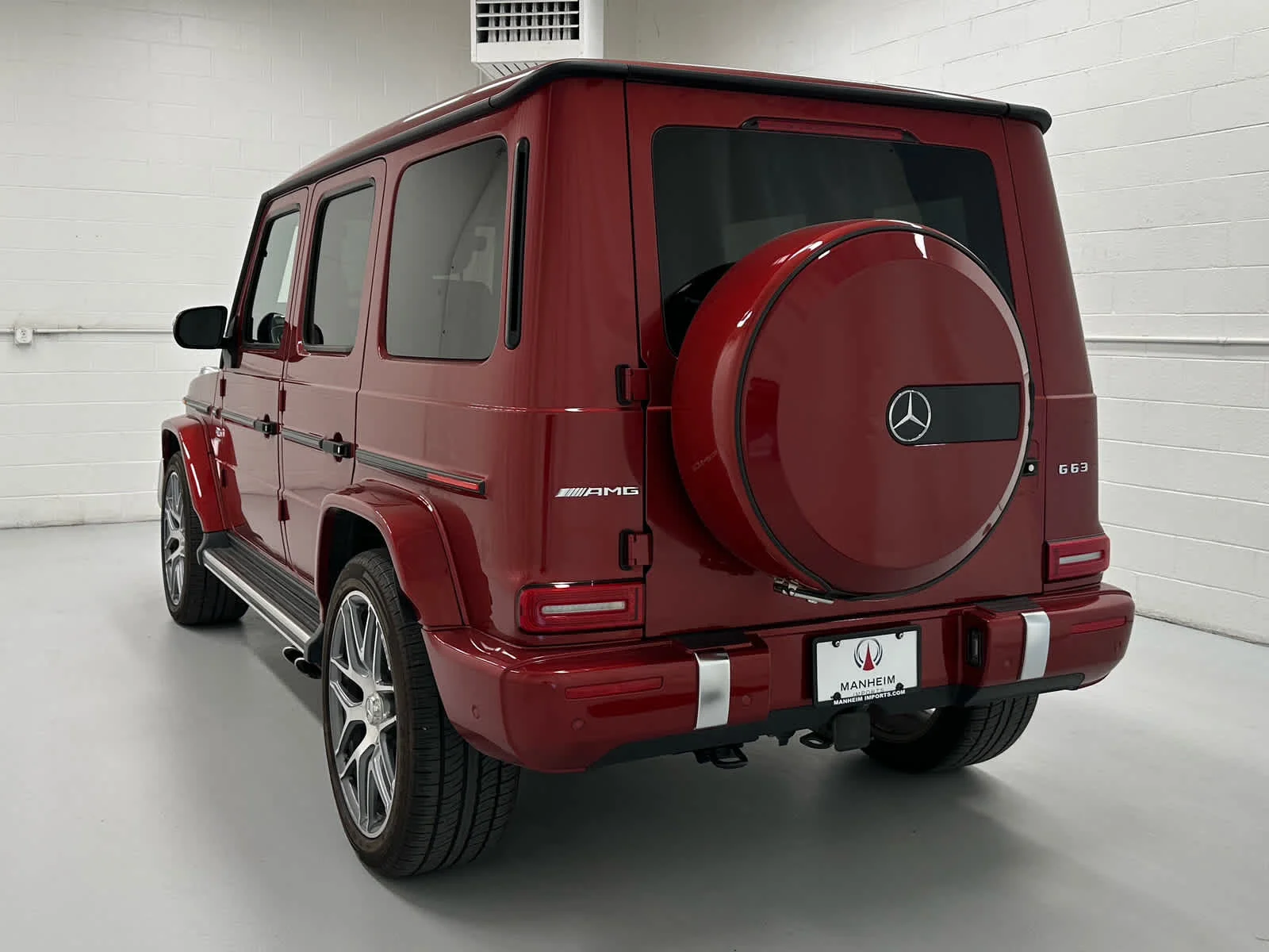 Used 2022 MANUFAKTUR Cardinal Red Metallic Mercedes-Benz AMG® G 63 image 8