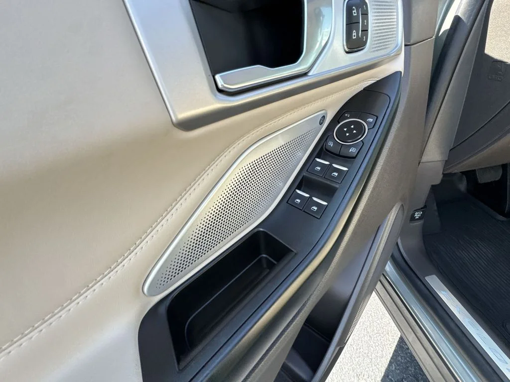 Used 2020 Green Ford Platinum image 24