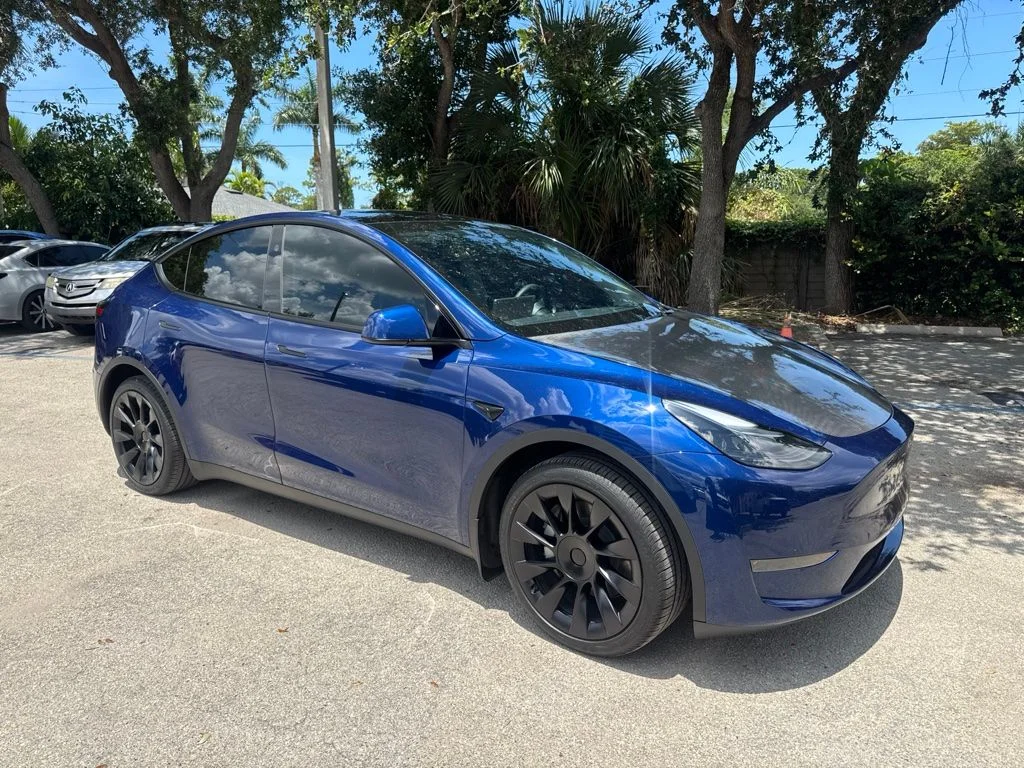 2025 Tesla Model Y Long Range Rear Wheel Drive's photo