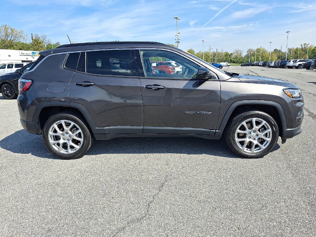 Used 2023 Gray Jeep Latitude Lux image 8