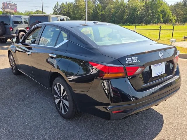 Used 2022 Black Nissan 2.5 SV image 10