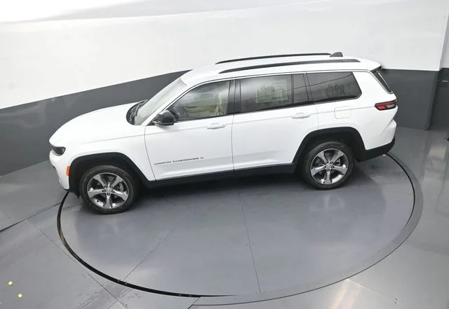 New 2026 Bright White Clear-Coat Exterior Paint Jeep Limited image 14