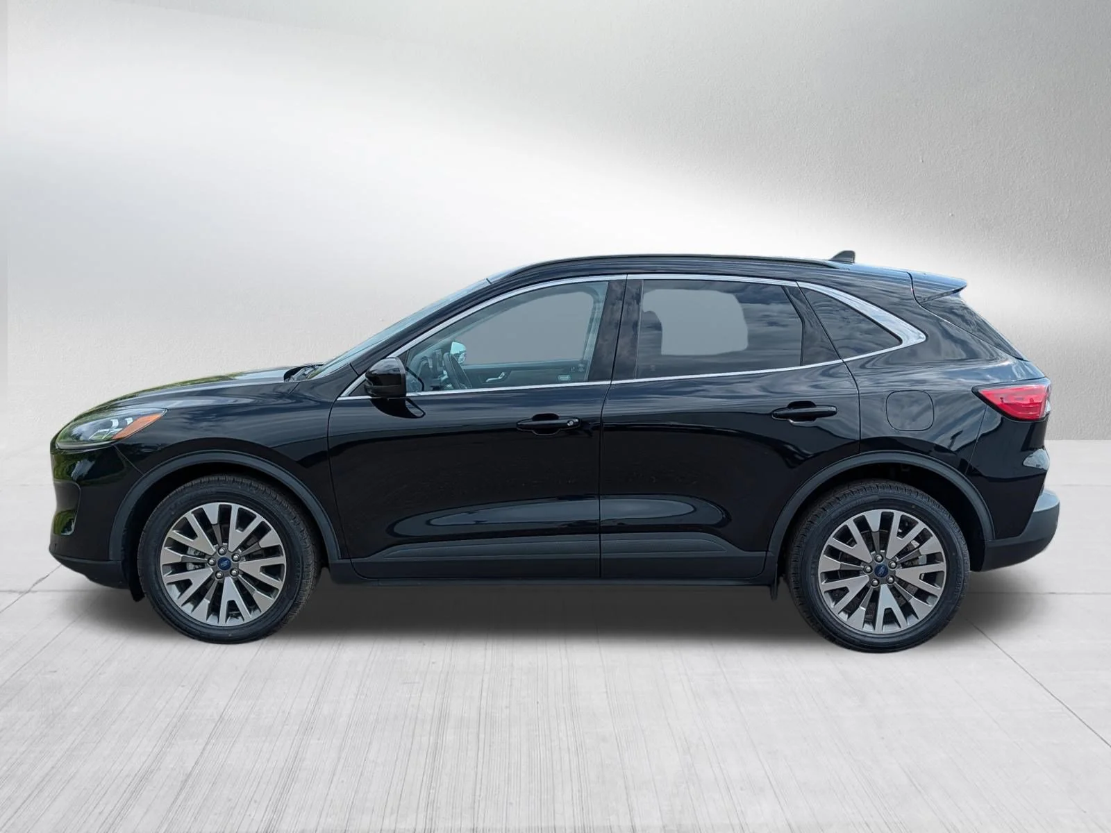 Used 2022 Agate Black Metallic Ford Titanium image 4