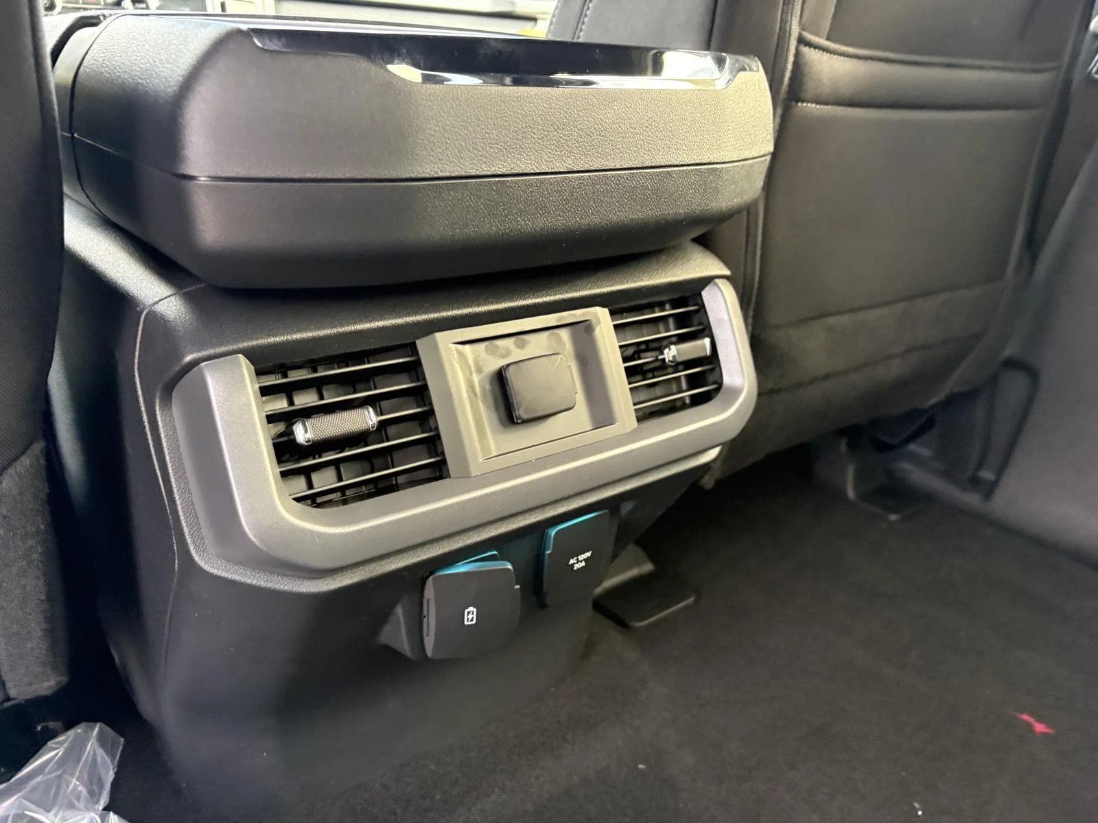 New 2026 Agate Black Metallic Ford XLT image 18