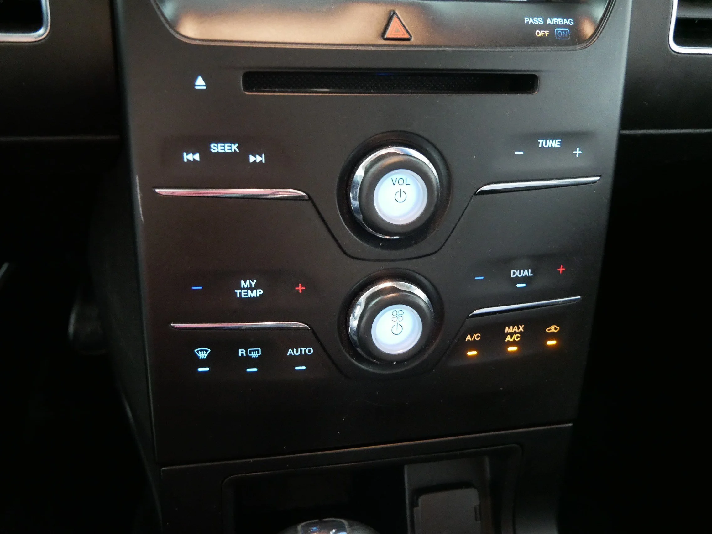 Used 2017 Shadow Black Ford SEL image 23