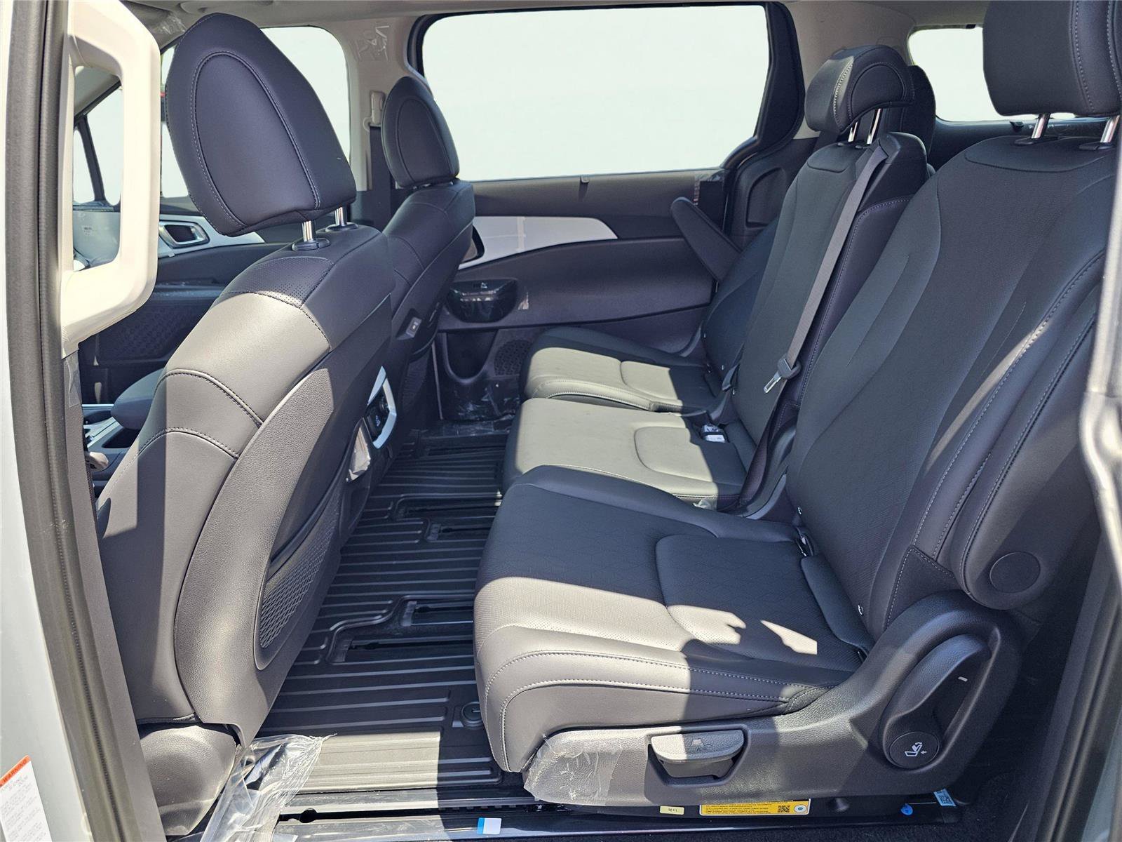 New 2026 Ivory Silver Kia SX image 33