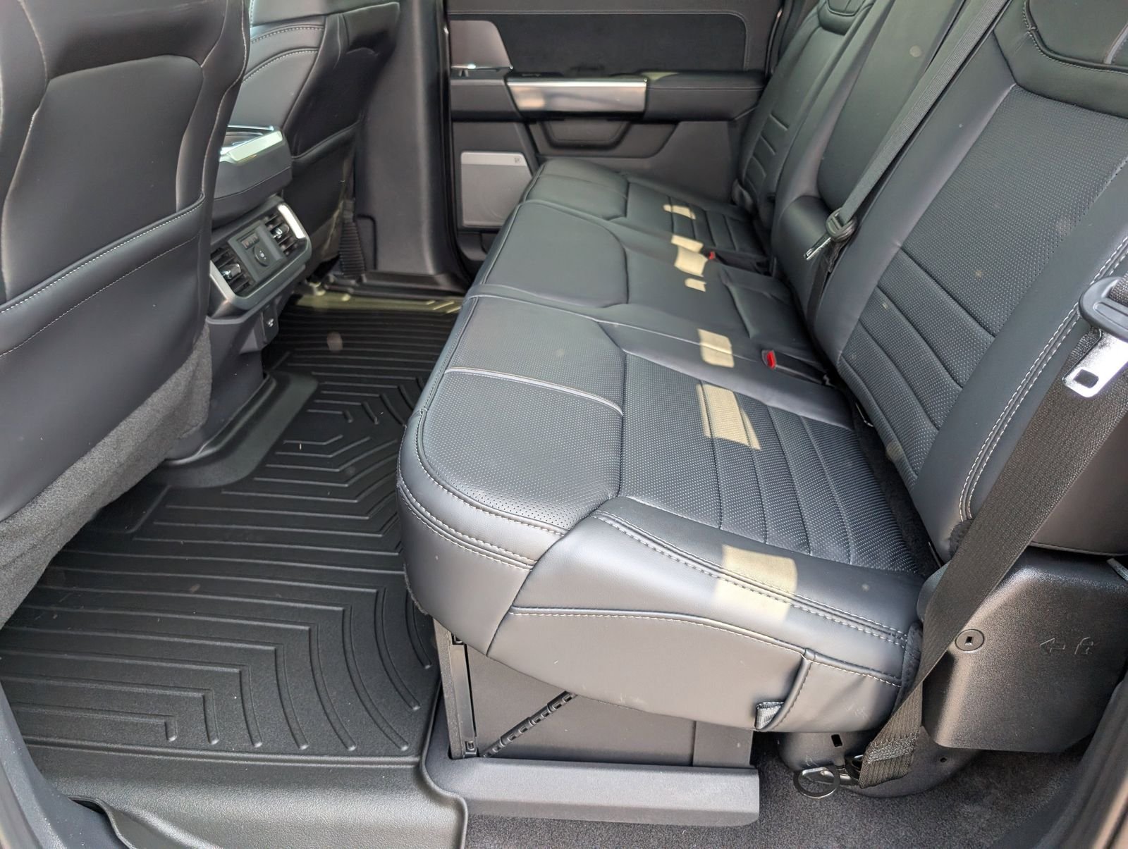 New 2026 Carbonized Gray Metallic Ford Platinum image 32