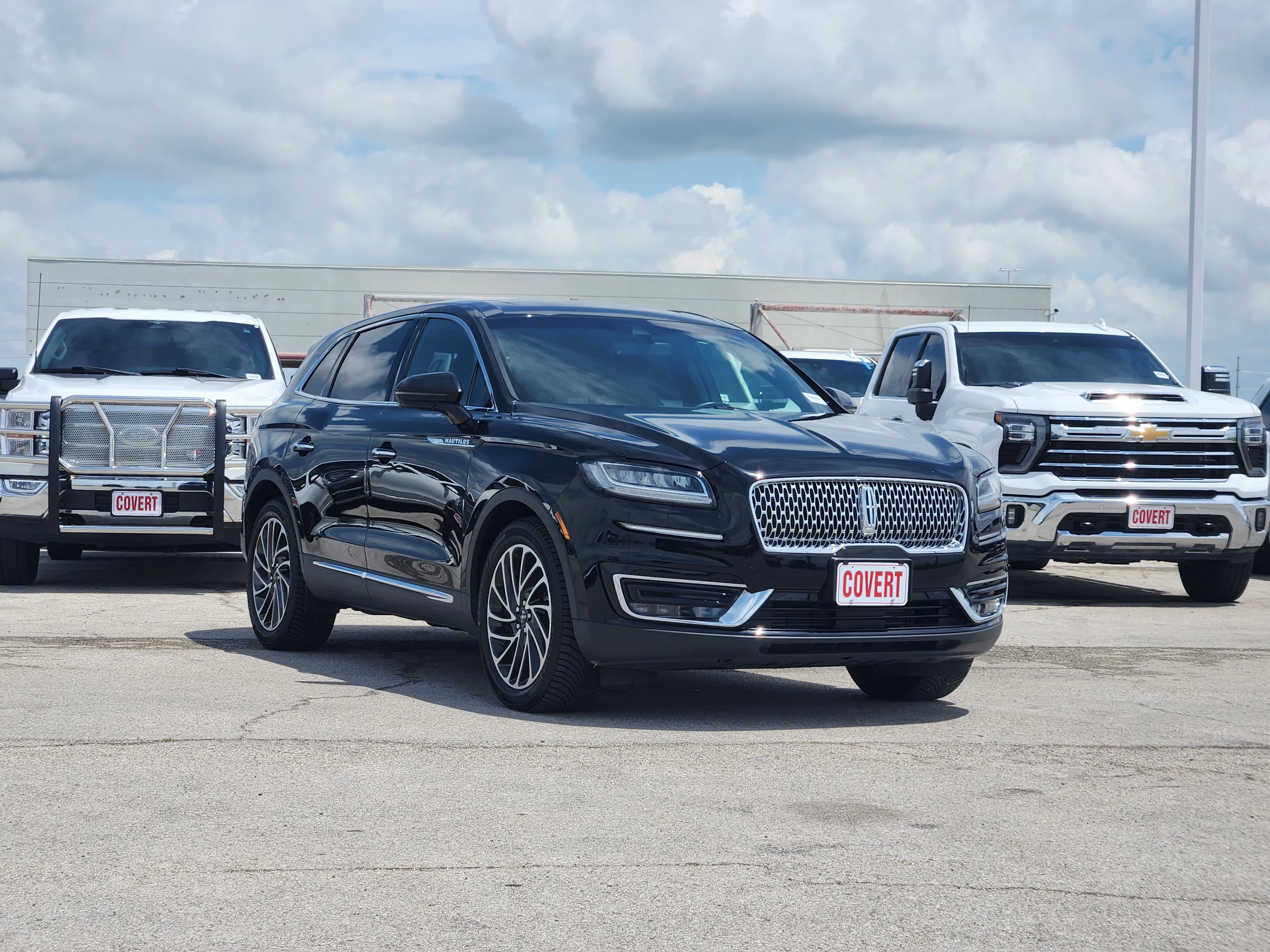 Used 2019  Lincoln Reserve image 3