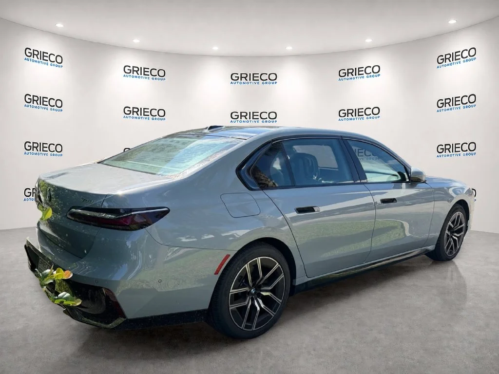Used 2025 Gray BMW 740i image 5